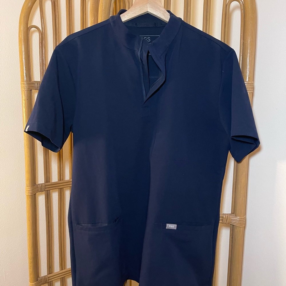 Figs scrub top